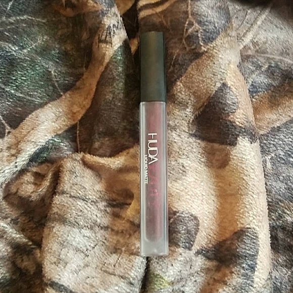 HUDA BEAUTY Other - Huda Beauty Liquid Lipstick